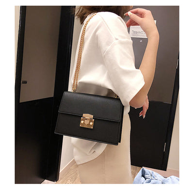 Bolso Mensajero con Cadena - Image 17