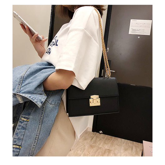 Bolso Mensajero con Cadena - Image 18