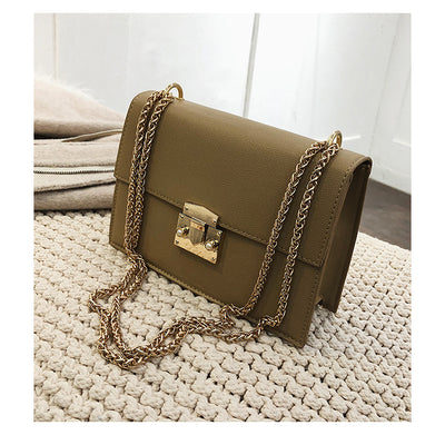 Bolso Mensajero con Cadena - Image 25