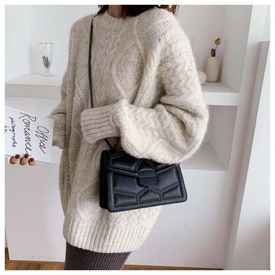 Bolso de Hombro Cuadrado Pequeño con Tachuelas - Image 18