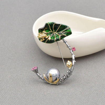 Broche Estanque de Loto con Dos Colgantes de Cadena - Image 7