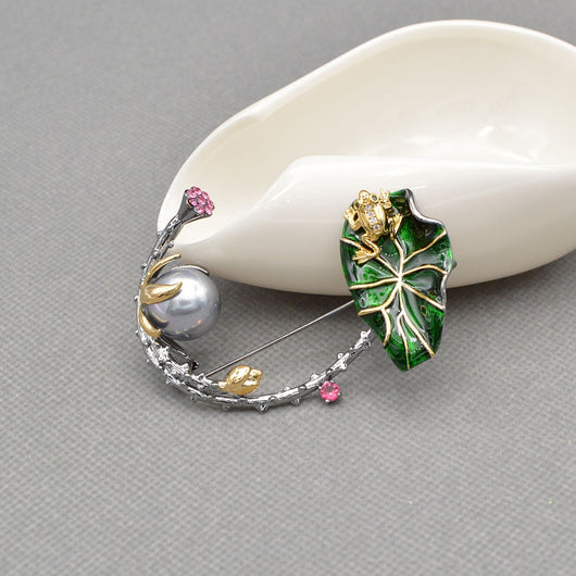 Broche Estanque de Loto con Dos Colgantes de Cadena - Image 8