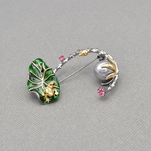 Broche Estanque de Loto con Dos Colgantes de Cadena - Image 9