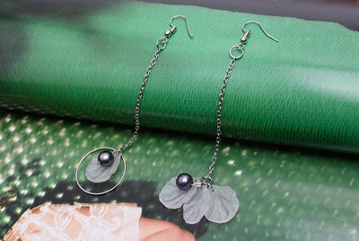 Aretes Largos con Borla de Flores - Image 7