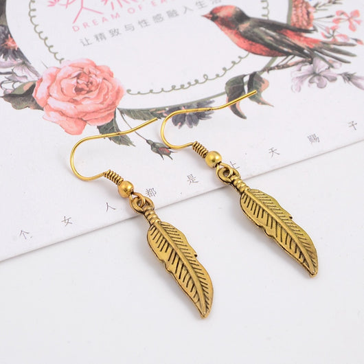 Aretes de Cristal Vintage con Colgante de Hoja - Image 10