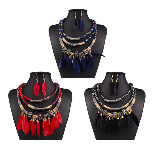 Conjunto de Collar y Aretes con Borlas de Pluma - Image 6
