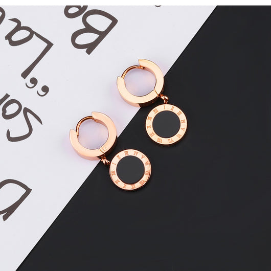 Aretes Minimalistas con Números Romanos en Círculo - Image 8