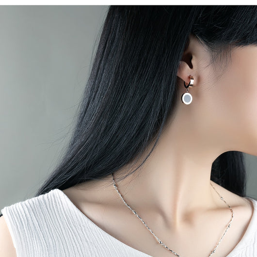 Aretes Minimalistas con Números Romanos en Círculo - Image 10
