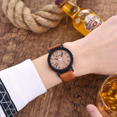 Reloj de Pulsera Cuarzo con Correa de Cuero y Textura de Madera - Image 3