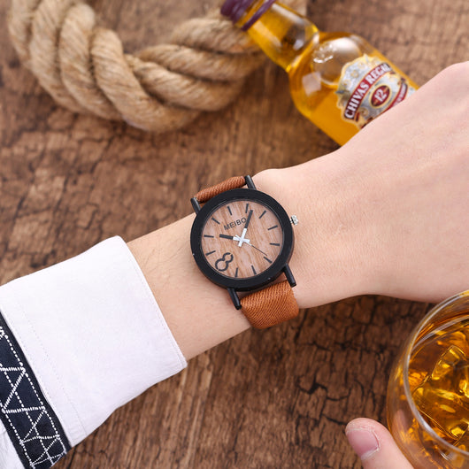 Reloj de Pulsera Cuarzo con Correa de Cuero y Textura de Madera - Image 3