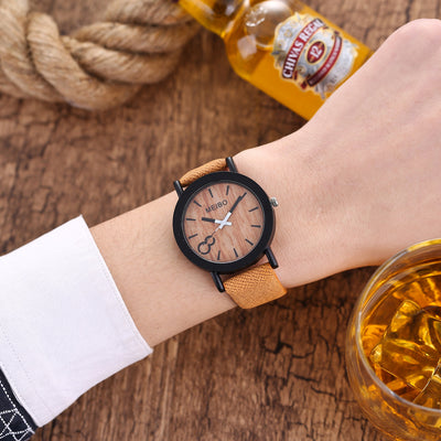 Reloj de Pulsera Cuarzo con Correa de Cuero y Textura de Madera - Image 4