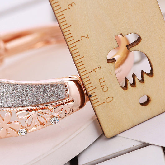 Reloj pulsera para mujer en oro rosado con diseño floral - Image 13