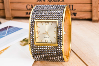 Reloj de Moda con Diamantes - Image 23