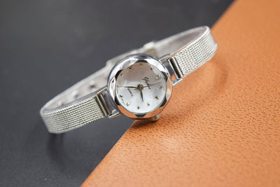 Reloj de Cuarzo Estudiante con Malla Fina y Esfera Pequeña - Image 15
