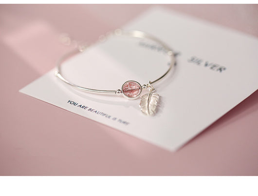 Pulsera Colgante de Pluma y Fresa - Image 10