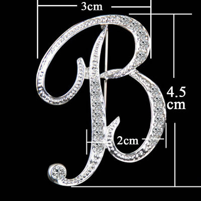 Broche de letra con diamantes - Image 5