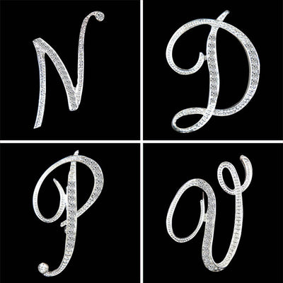Broche de letra con diamantes - Image 7