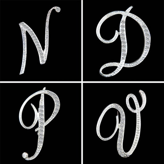 Broche de letra con diamantes - Image 7
