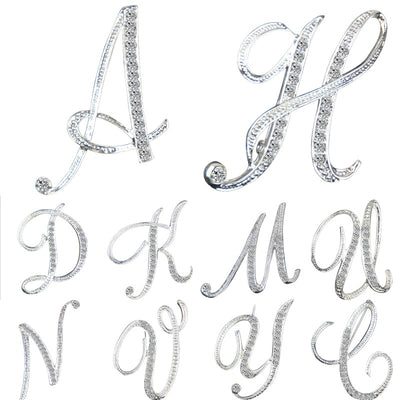 Broche de letra con diamantes - Image 10