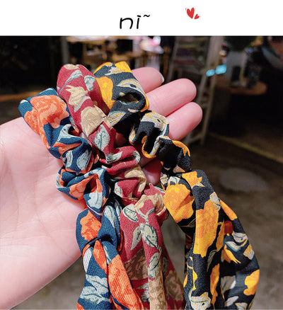Moño Perla con Lazo Floral - Goma Elástica para Cabello Elegante - Image 11