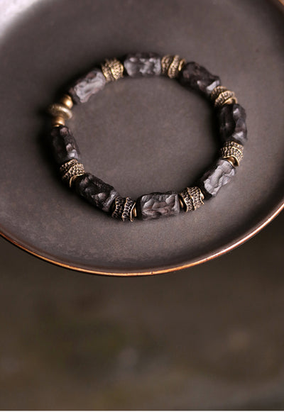 Pulsera Étnica Artesanal Texturizada para Mujer Literaria - Image 6