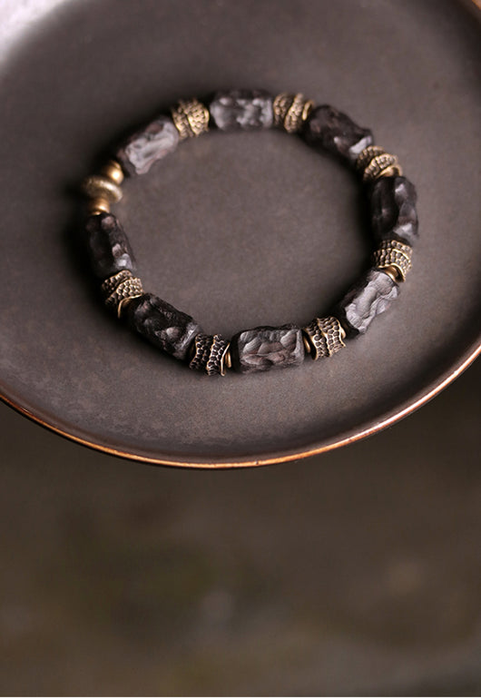 Pulsera Étnica Artesanal Texturizada para Mujer Literaria - Image 6