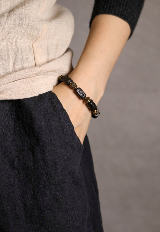 Pulsera Étnica Artesanal Texturizada para Mujer Literaria - Image 7