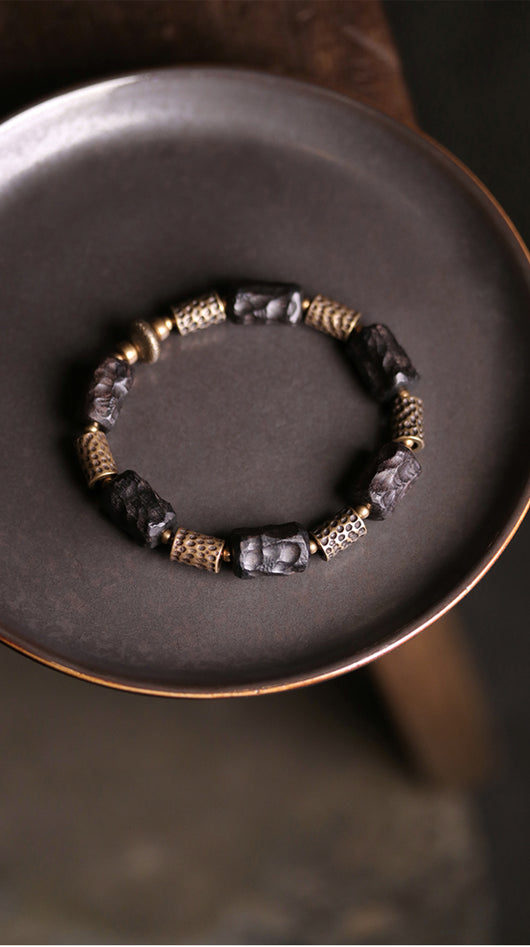 Pulsera Étnica Artesanal Texturizada para Mujer Literaria - Image 11