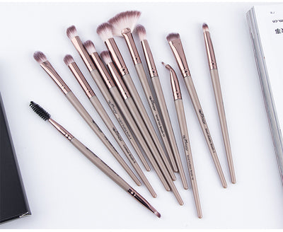 Set de 12 Brochas de Maquillaje Profesional - Sombras, Iluminador y Cejas - Image 7