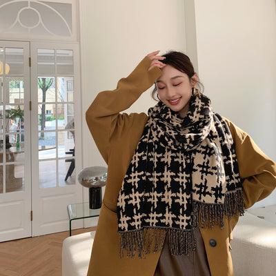 Chal Grueso de Cuadros Houndstooth con Flecos Largos - Bufanda de Temperamento y Calidez para Mujer - Image 8