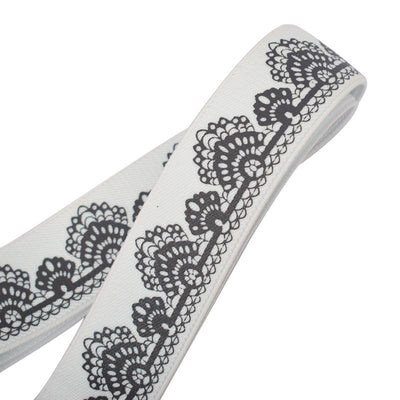 Beige elastic no-buckle belt with adjustable clips, designed for an invisible and comfortable fit. - Image 6