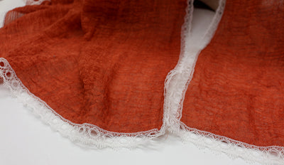 Pañuelo de Algodón Teñido Artesanal con Encaje Delicado - Image 9