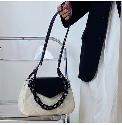 Bolso Cuadrado Pequeño con Cadena de Una Sola Asa - Image 9