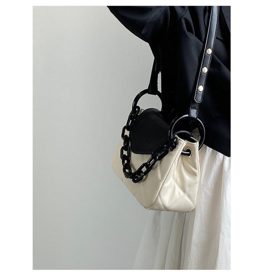 Bolso Cuadrado Pequeño con Cadena de Una Sola Asa - Image 11