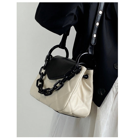 Bolso Cuadrado Pequeño con Cadena de Una Sola Asa - Image 13