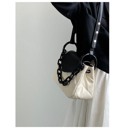 Bolso Cuadrado Pequeño con Cadena de Una Sola Asa - Image 14