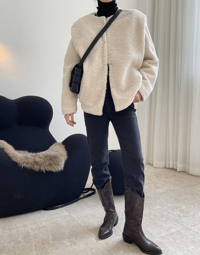 Abrigo de Lana de Cordero con Hombros Anchos - Diseño Elegante y Moderno - Image 16