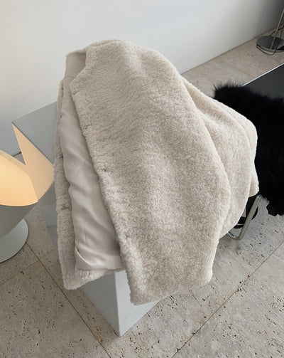 Abrigo de Lana de Cordero con Hombros Anchos - Diseño Elegante y Moderno - Image 25