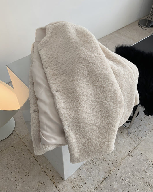 Abrigo de Lana de Cordero con Hombros Anchos - Diseño Elegante y Moderno - Image 25