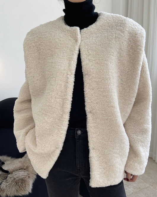 Abrigo de Lana de Cordero con Hombros Anchos - Diseño Elegante y Moderno - Image 28