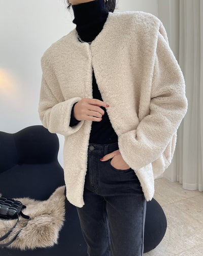 Abrigo de Lana de Cordero con Hombros Anchos - Diseño Elegante y Moderno - Image 32