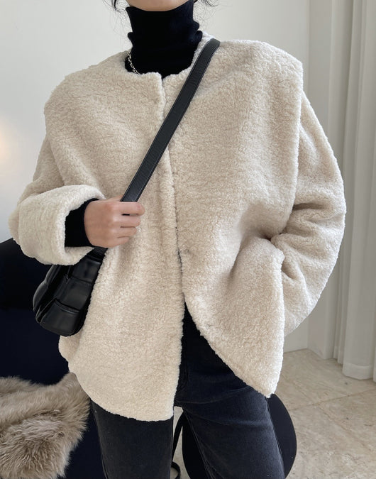 Abrigo de Lana de Cordero con Hombros Anchos - Diseño Elegante y Moderno - Image 34