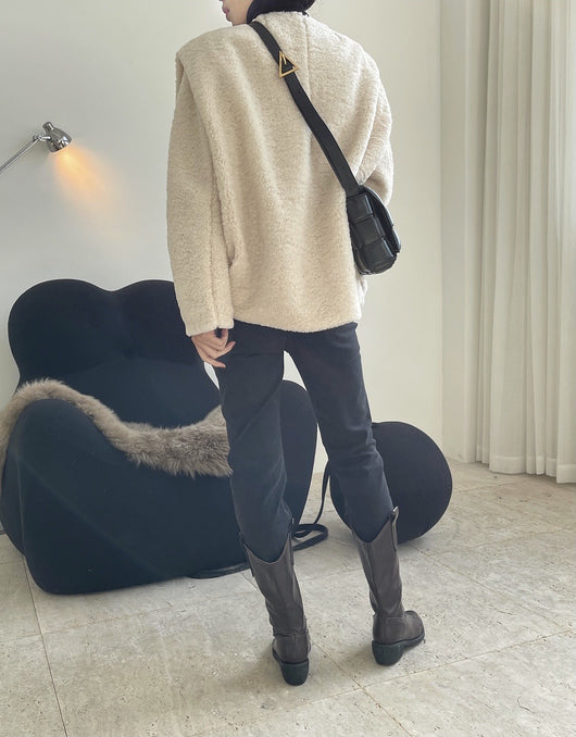 Abrigo de Lana de Cordero con Hombros Anchos - Diseño Elegante y Moderno - Image 36