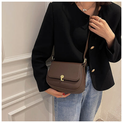 Bolso Saddle Retro con Textura - Elegancia Clásica para Mujer - Image 13