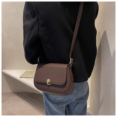 Bolso Saddle Retro con Textura - Elegancia Clásica para Mujer - Image 14