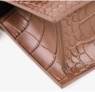Bolso Bandolera de Cuero Genuino con Cadena - Diseño Minimalista - Image 13