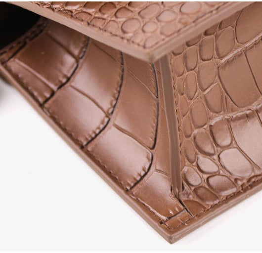 Bolso Bandolera de Cuero Genuino con Cadena - Diseño Minimalista - Image 13