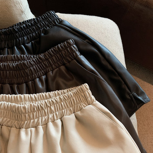Shorts de Cuero Sintético Mujer Cintura Alta Suelta con Abertura - Image 16