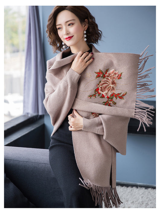 Capa Bordada para Mujer - Abrigo Grueso Elegante con Detalles Artesanales - Image 17