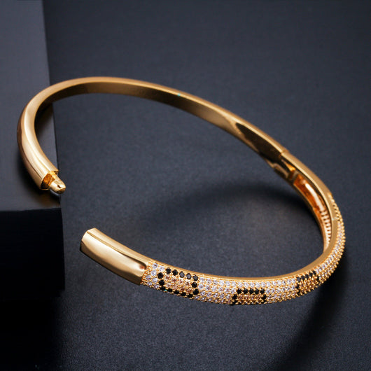 Pulsera Elegante para Mujer con Cierre de Resorte y Circonitas Incrustadas - Image 10